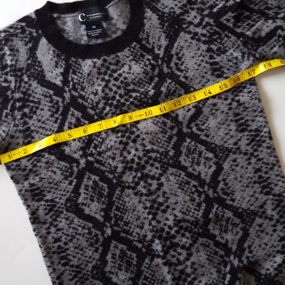 C By Bloomingdales 100% 2 Ply Cashmere Sweater - Picture 10 of 11